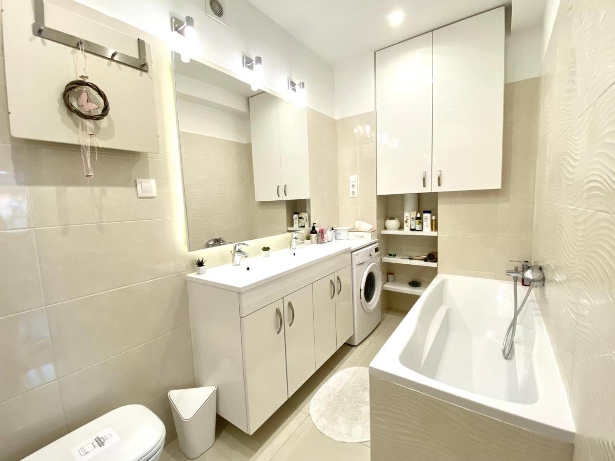 Budapest Hideout In Style With Free Parking - Luxury Apartment Buitenkant foto