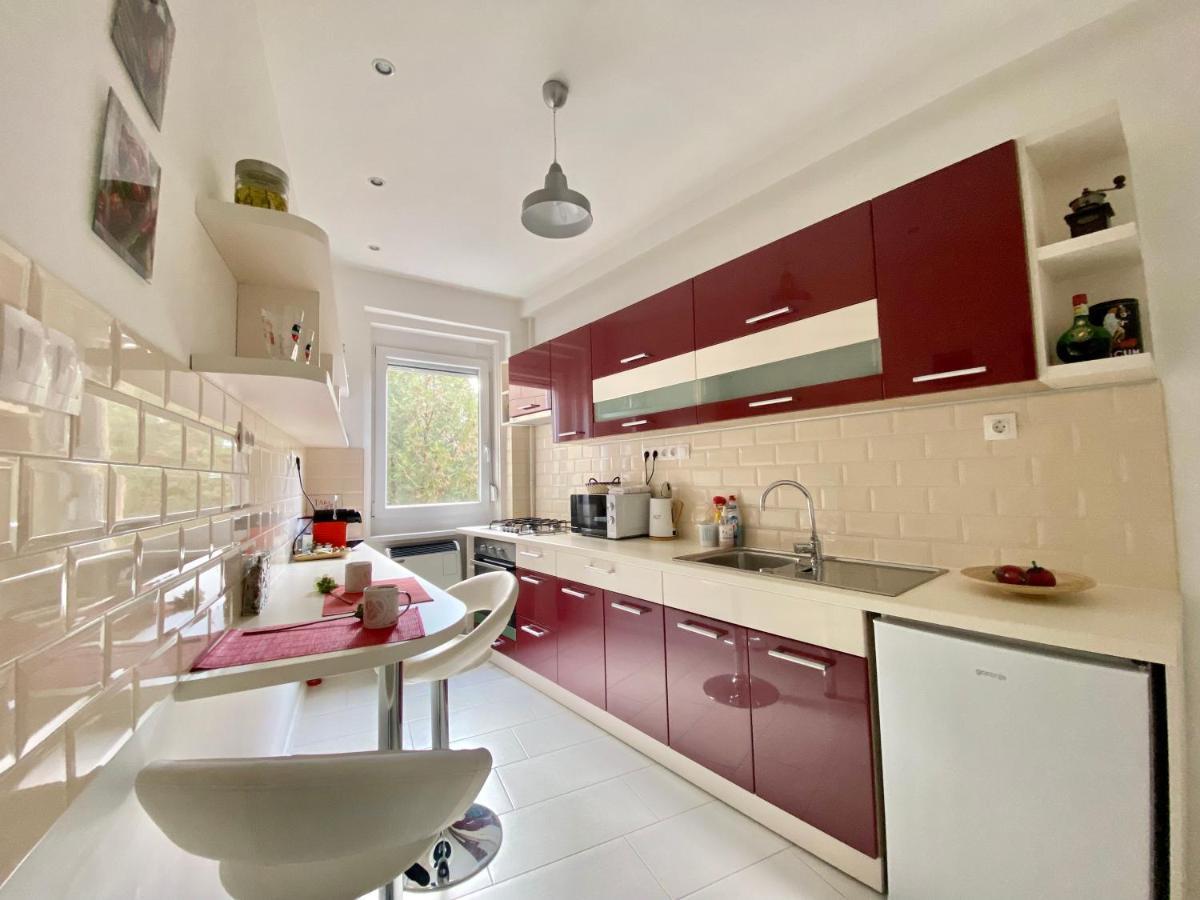 Budapest Hideout In Style With Free Parking - Luxury Apartment Buitenkant foto